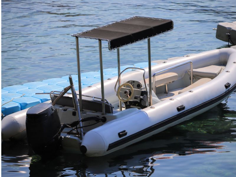 Motorboats & Pontoons