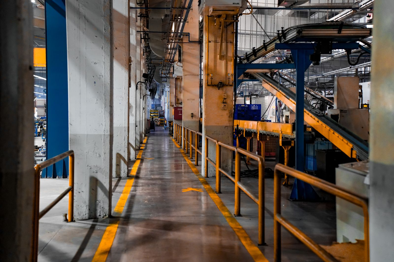 Conveyor line with transfer sections inside a factory